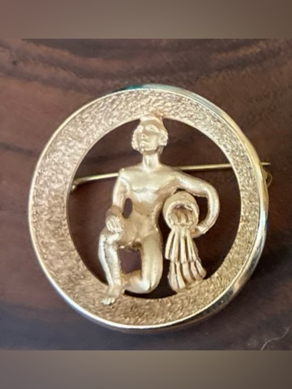 Gold-Tone Circular Aquarius Sign Brooch - Gold